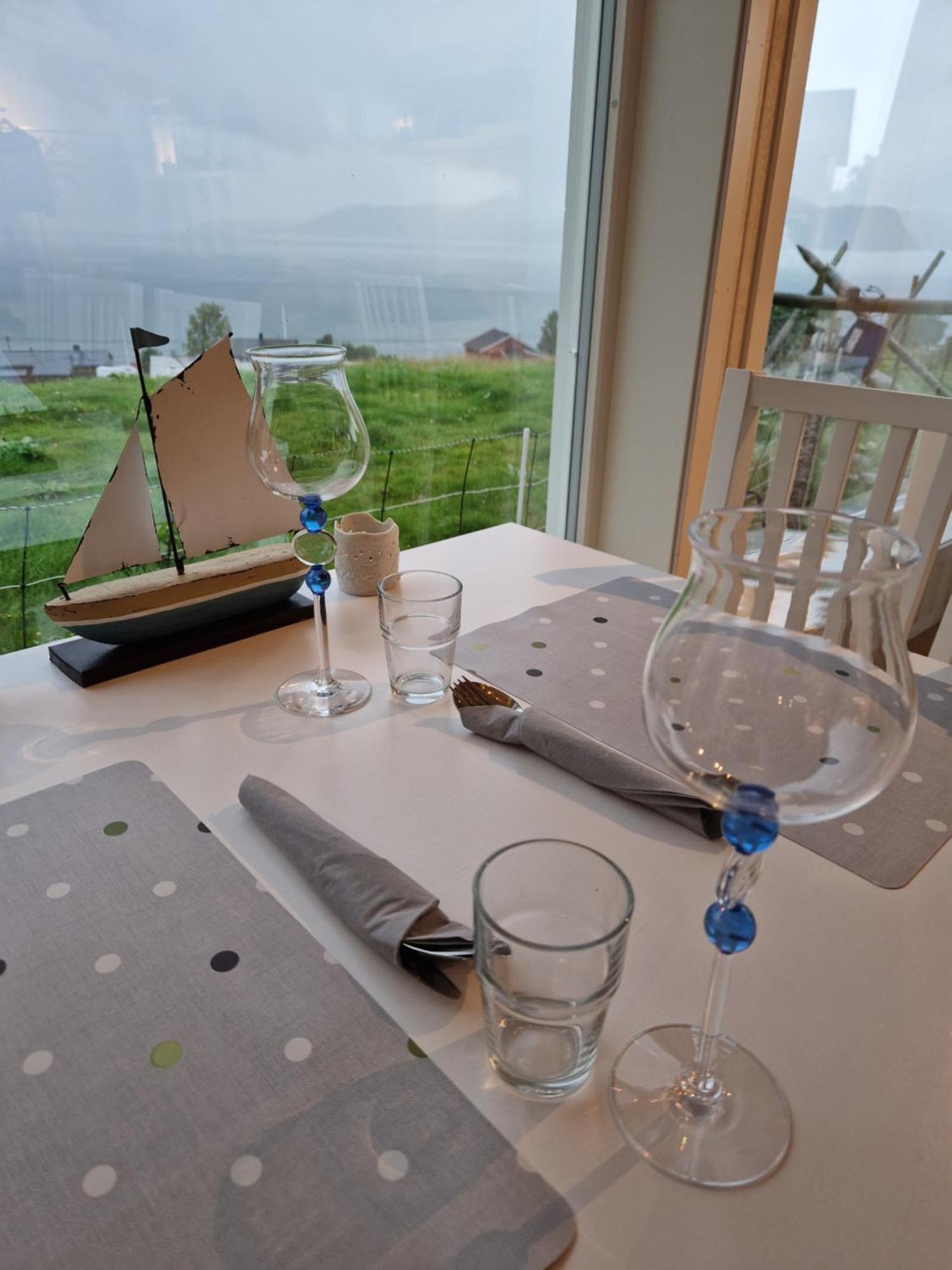 Yggdrasil Farmhotel Retreat, Spa & Yoga Straumsbukta エクステリア 写真