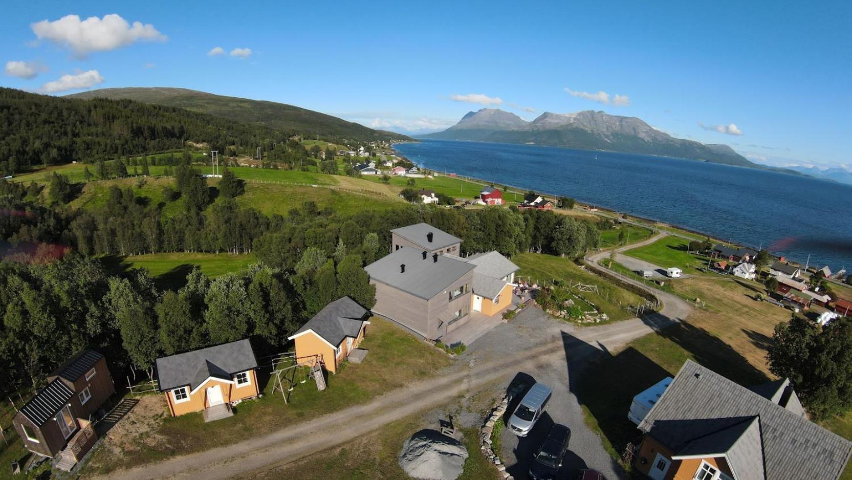 Yggdrasil Farmhotel Retreat, Spa & Yoga Straumsbukta エクステリア 写真